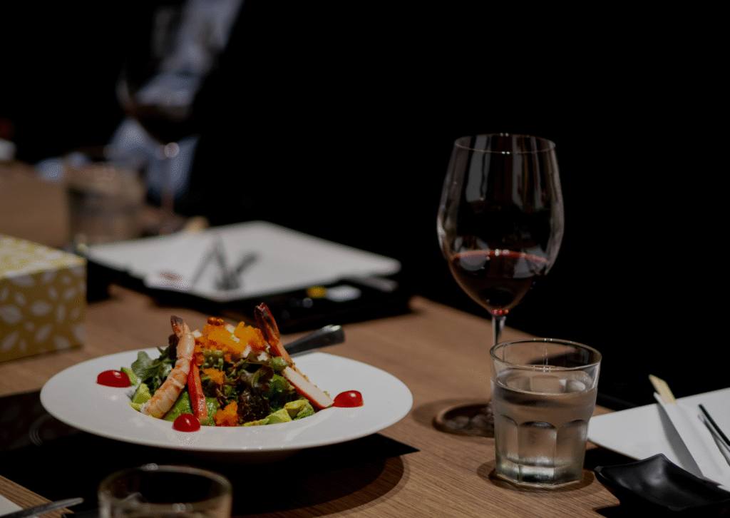 Current image: A wine glass in a food table